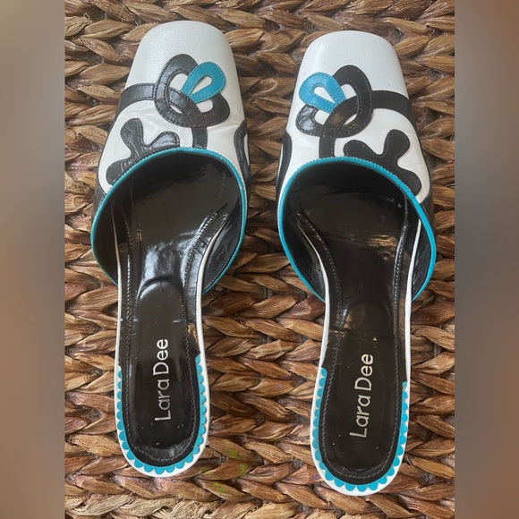 Lara Dee - Picture 2 of 7